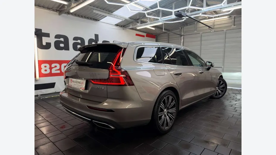 VOLVO V60 -