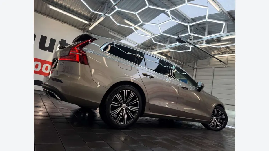 VOLVO V60 -
