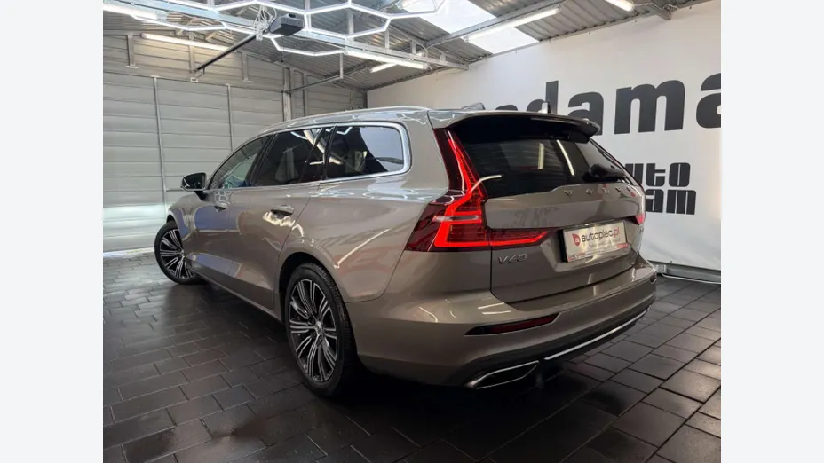 VOLVO V60 -