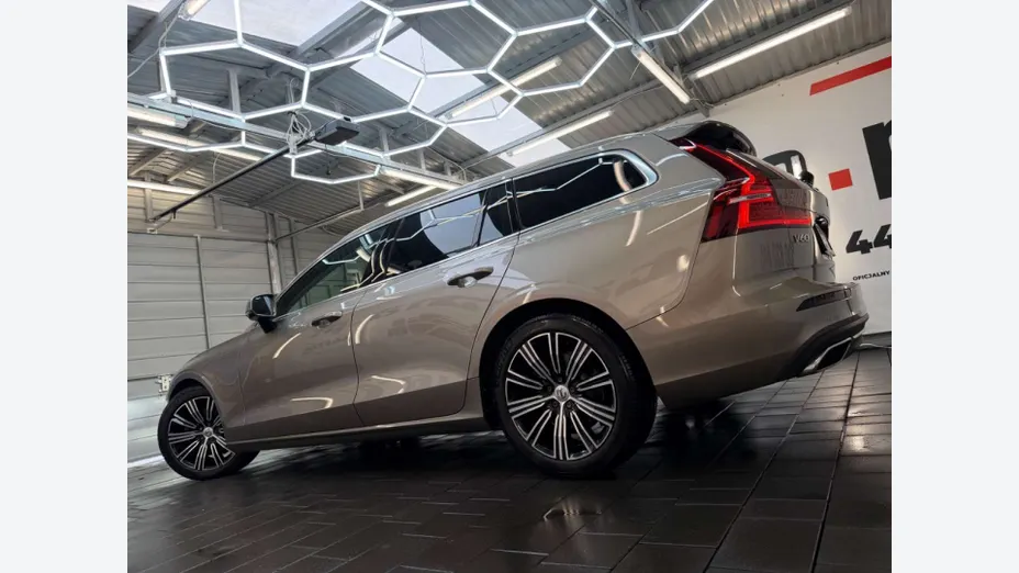 VOLVO V60 -