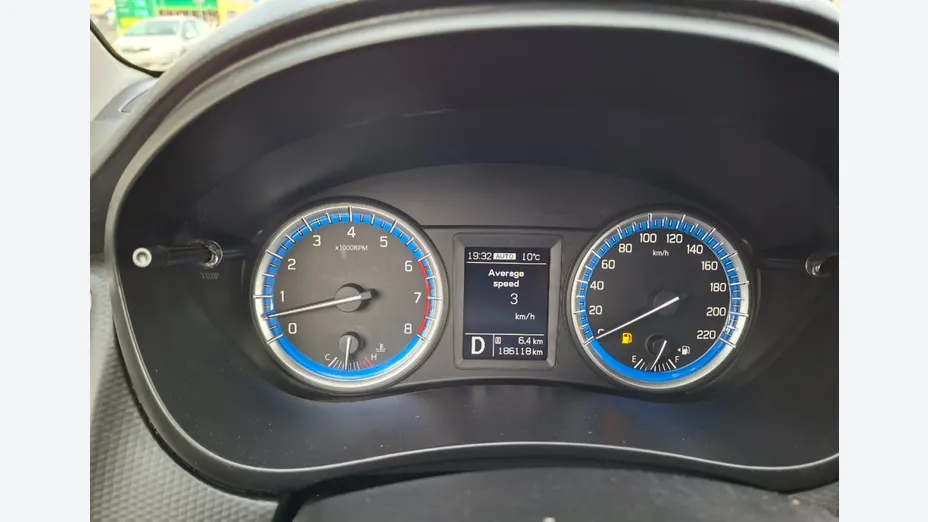 SUZUKI SX4 -