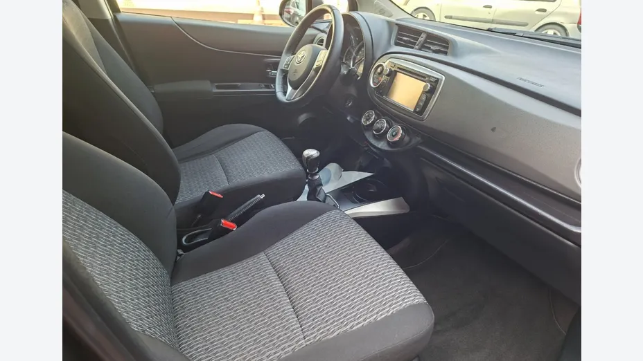 TOYOTA Yaris -