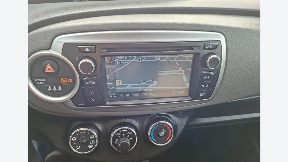 TOYOTA Yaris -