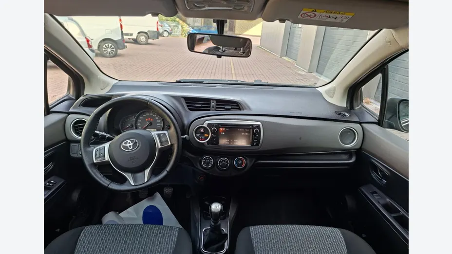 TOYOTA Yaris -