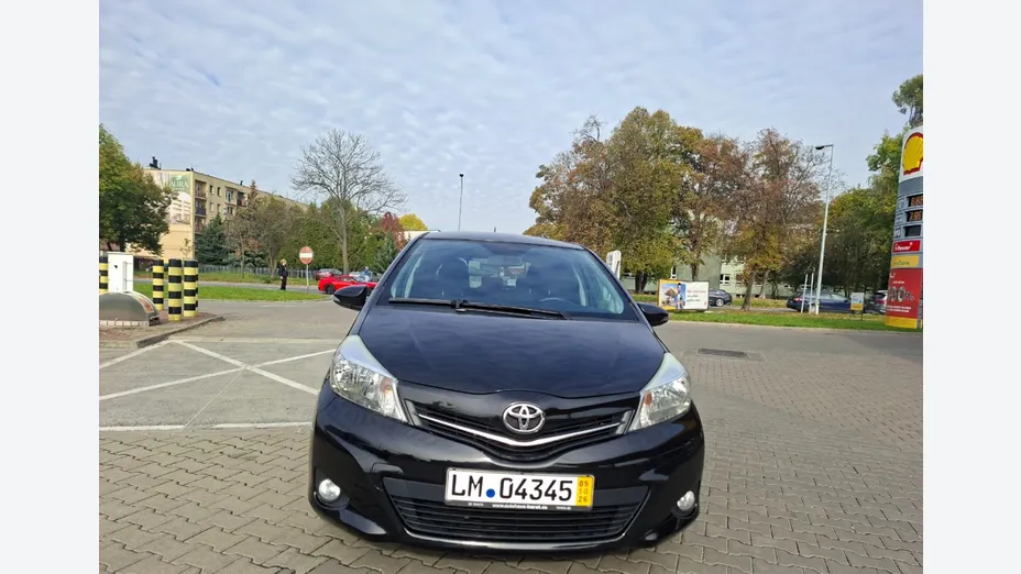 TOYOTA Yaris -
