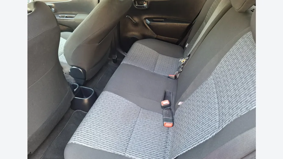 TOYOTA Yaris -