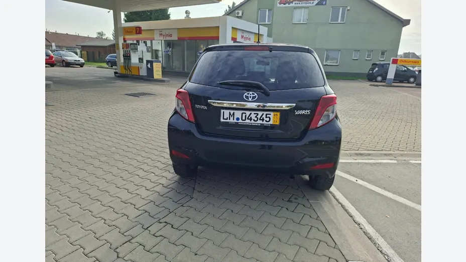 TOYOTA Yaris -