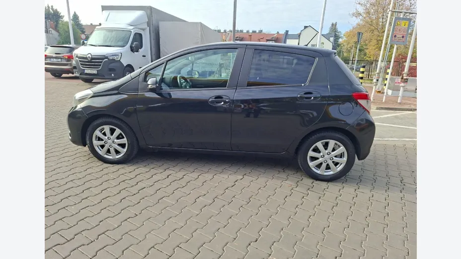 TOYOTA Yaris -