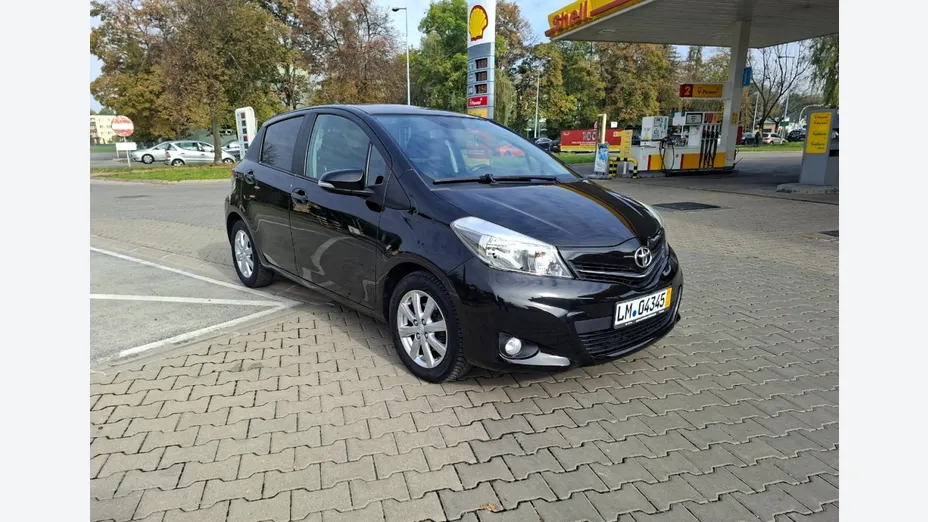 TOYOTA Yaris -