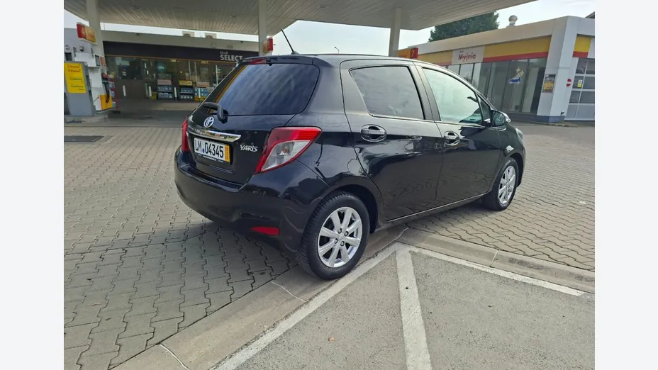 TOYOTA Yaris -
