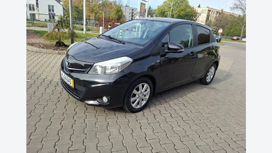 TOYOTA Yaris -