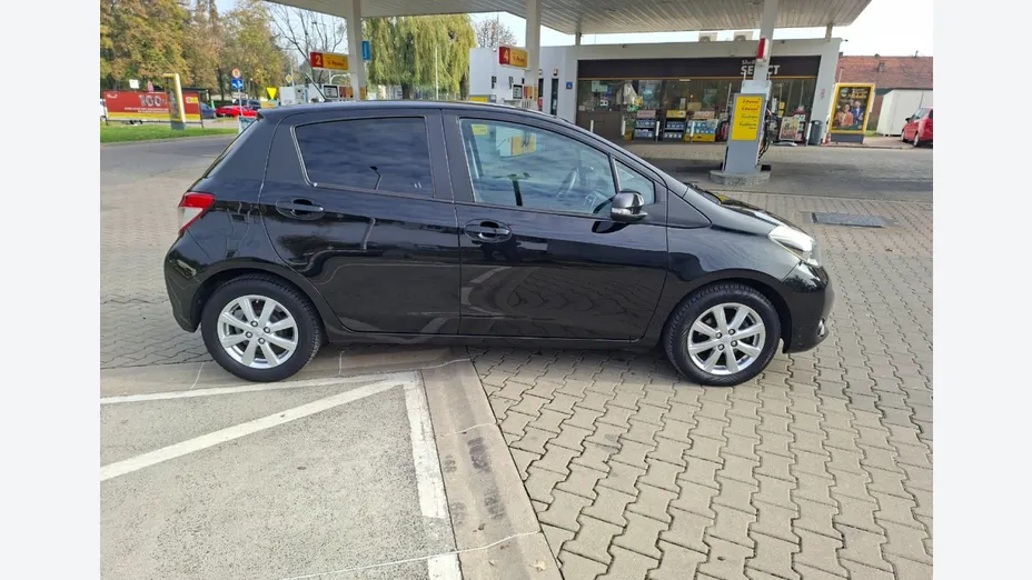 TOYOTA Yaris -