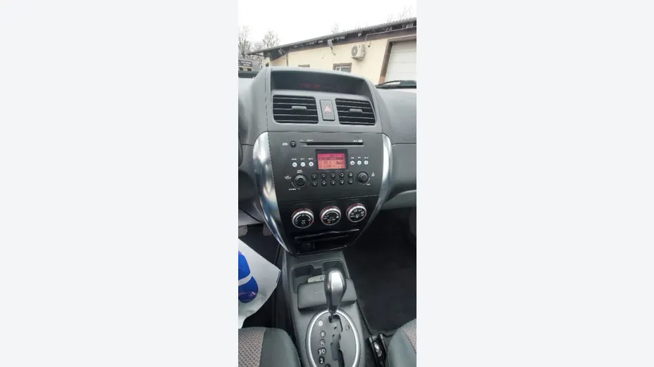 SUZUKI SX4 -