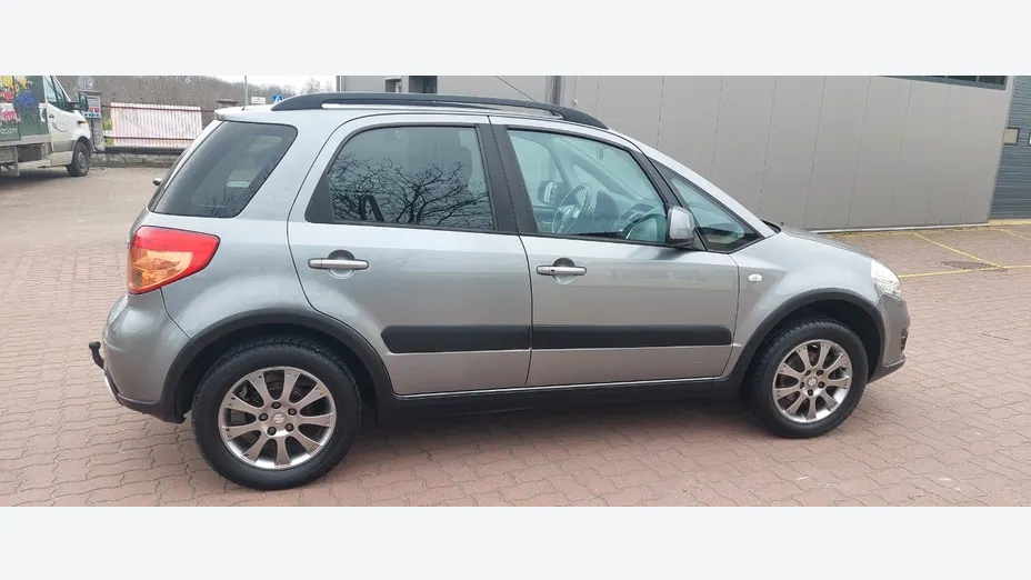 SUZUKI SX4 -
