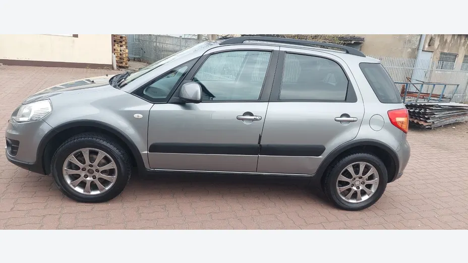 SUZUKI SX4 -