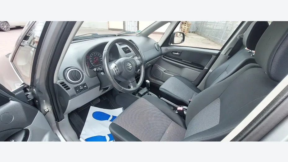 SUZUKI SX4 -