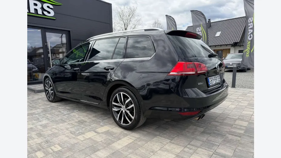 VOLKSWAGEN Golf -