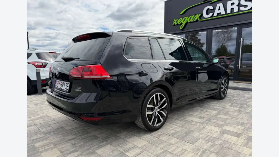 VOLKSWAGEN Golf -