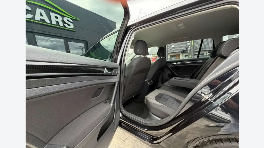 VOLKSWAGEN Golf -