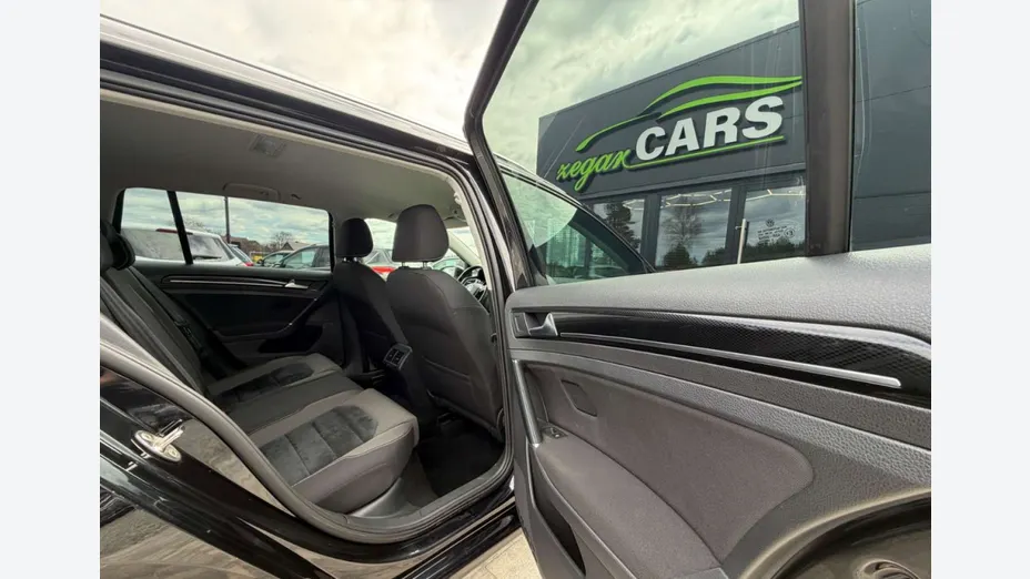 VOLKSWAGEN Golf -