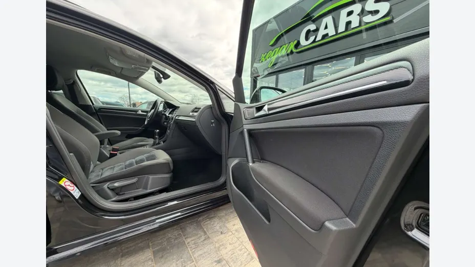 VOLKSWAGEN Golf -