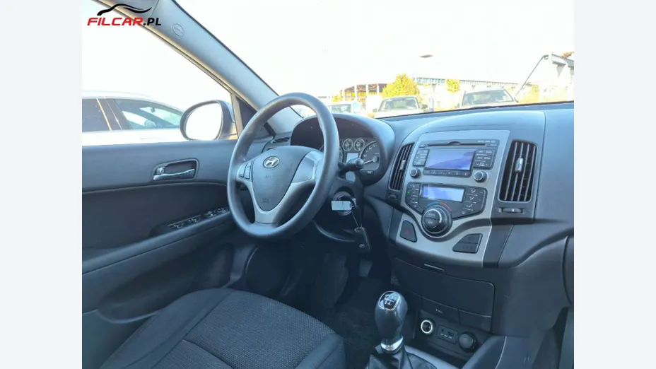 HYUNDAI i30 -