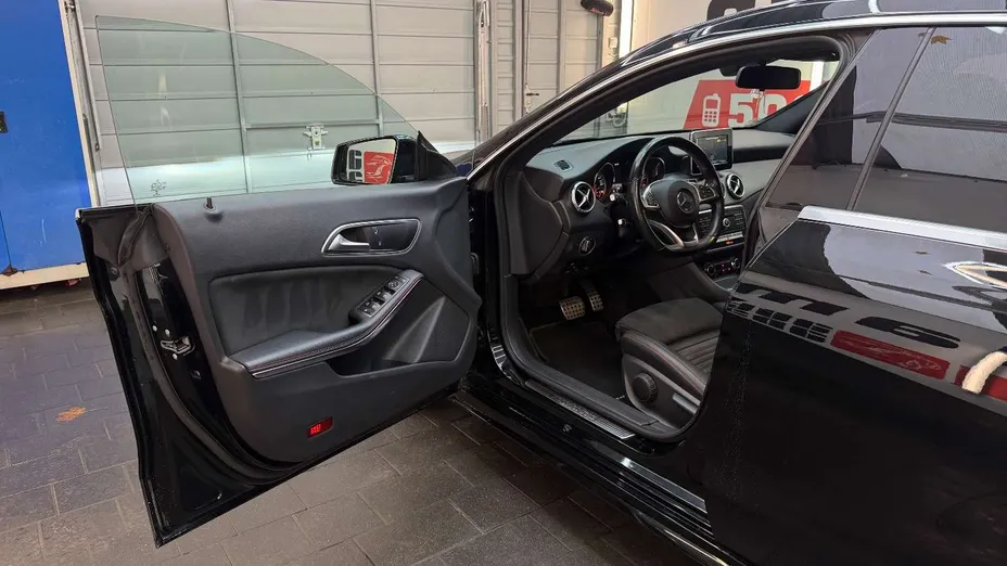 MERCEDES-BENZ CLA -