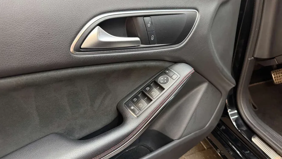 MERCEDES-BENZ CLA -