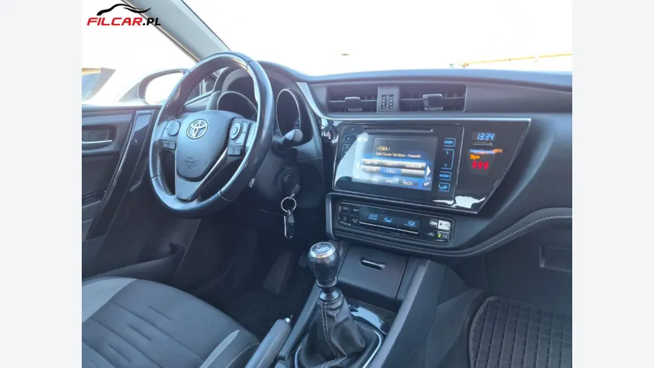 TOYOTA Auris -