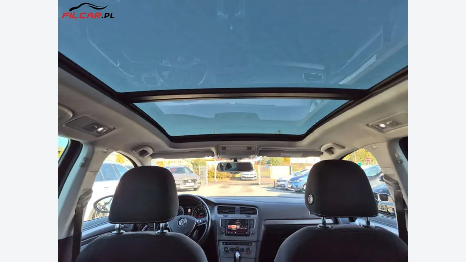 VOLKSWAGEN Golf -
