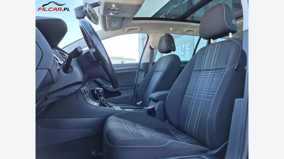 VOLKSWAGEN Golf -