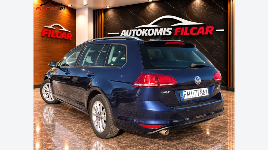 VOLKSWAGEN Golf -