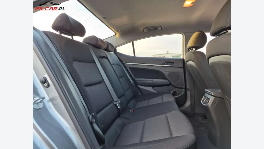 HYUNDAI Elantra -