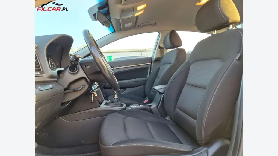 HYUNDAI Elantra -
