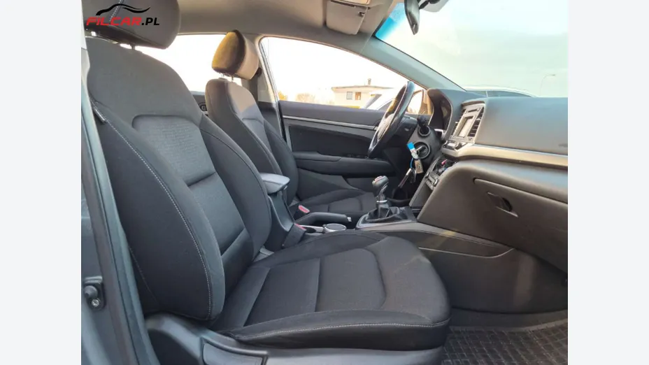 HYUNDAI Elantra -