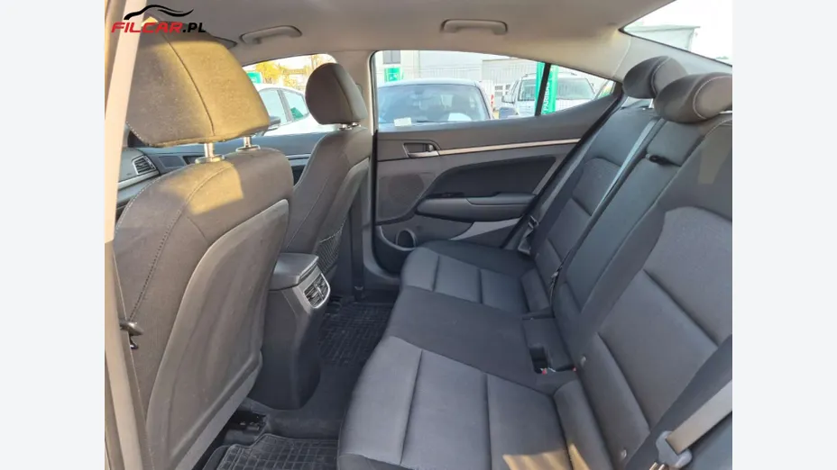HYUNDAI Elantra -