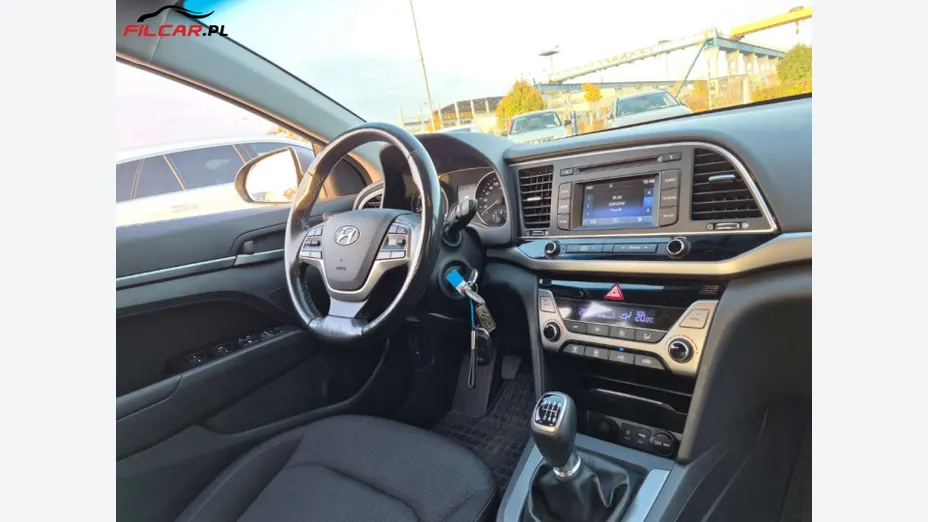 HYUNDAI Elantra -