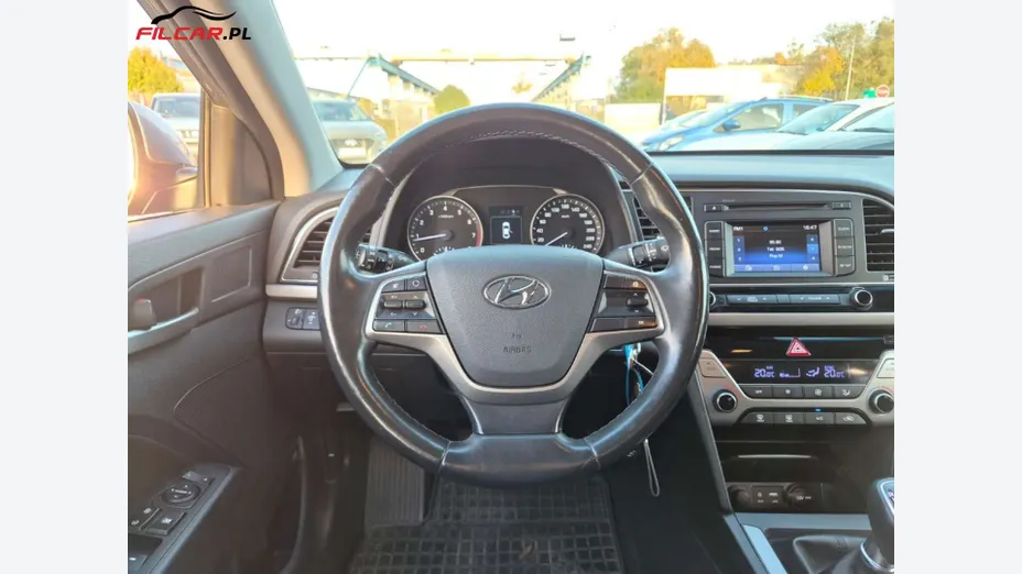 HYUNDAI Elantra -