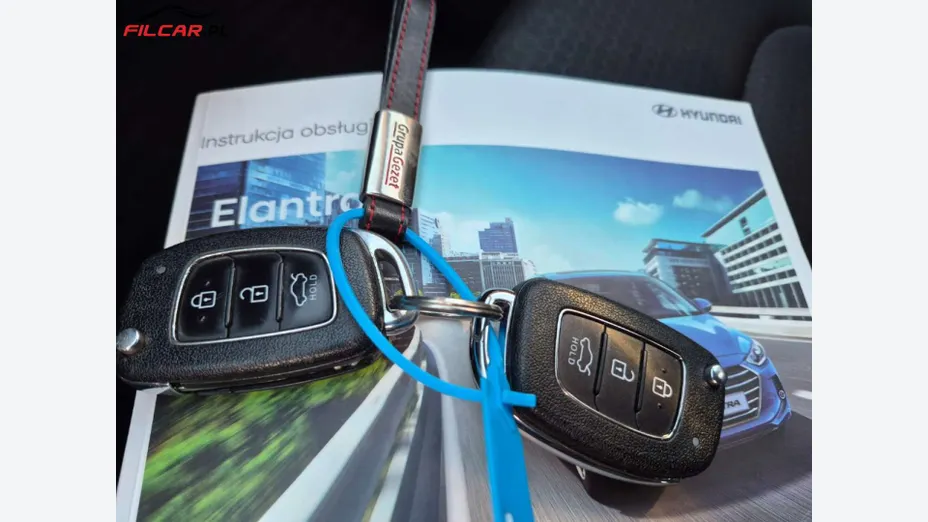 HYUNDAI Elantra -
