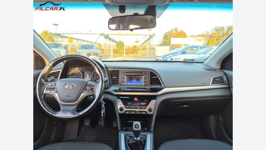 HYUNDAI Elantra -