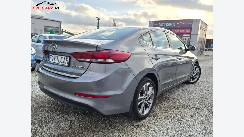 HYUNDAI Elantra -