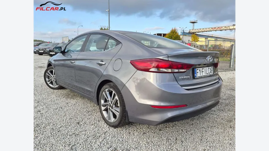 HYUNDAI Elantra -