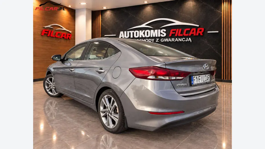 HYUNDAI Elantra -