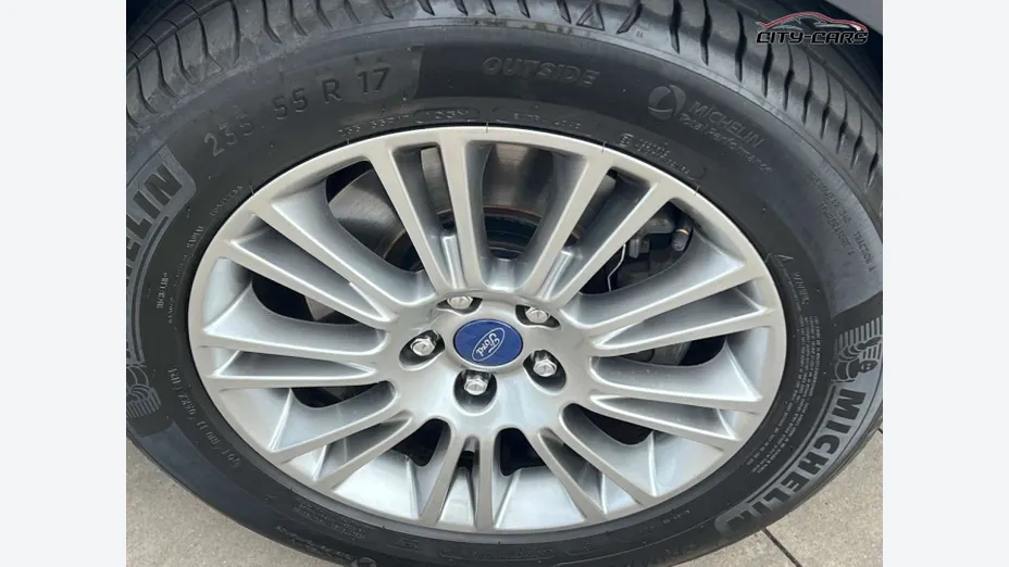 FORD Kuga -