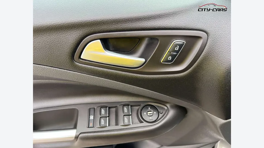FORD Kuga -
