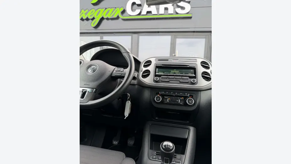VOLKSWAGEN Tiguan -