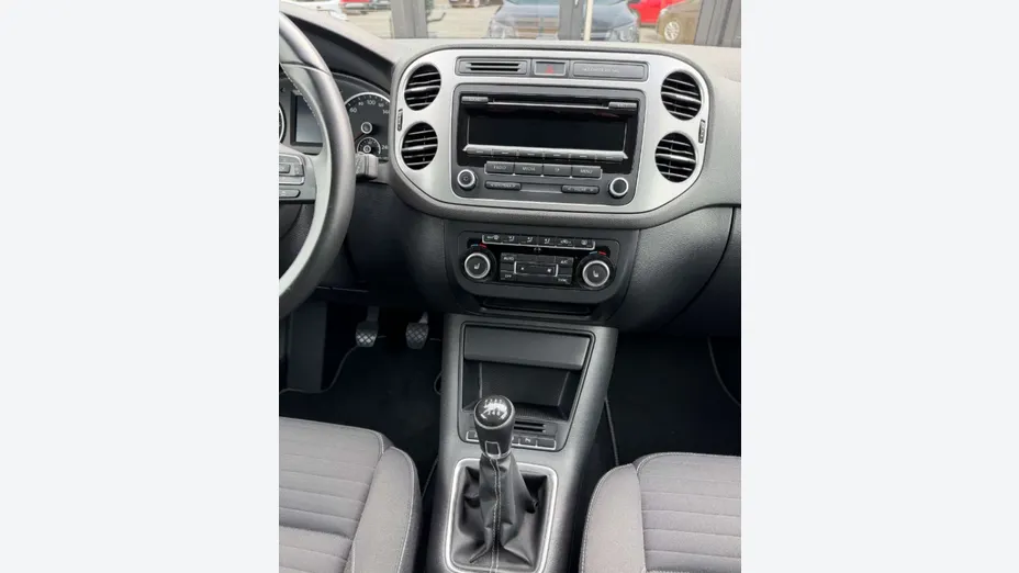 VOLKSWAGEN Tiguan -