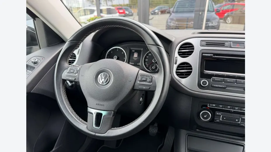 VOLKSWAGEN Tiguan -