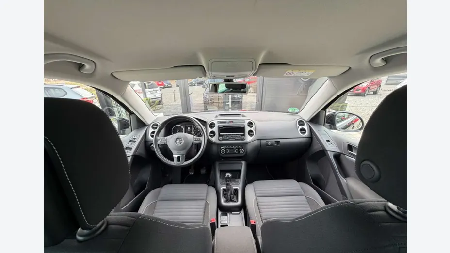 VOLKSWAGEN Tiguan -