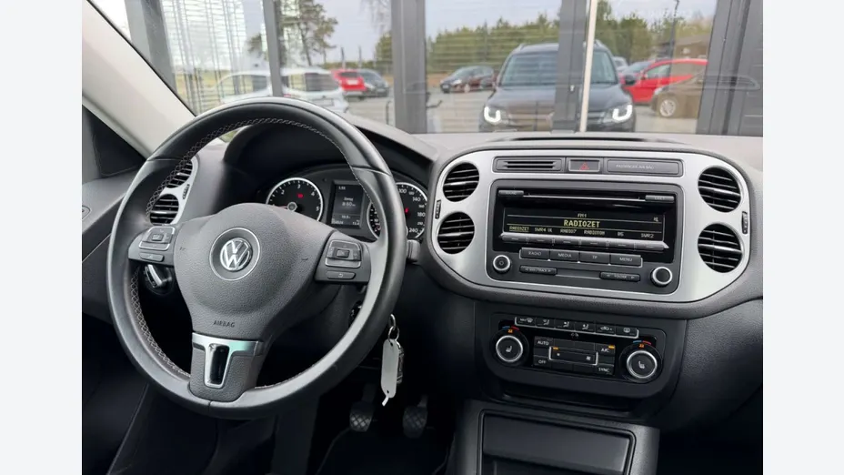VOLKSWAGEN Tiguan -
